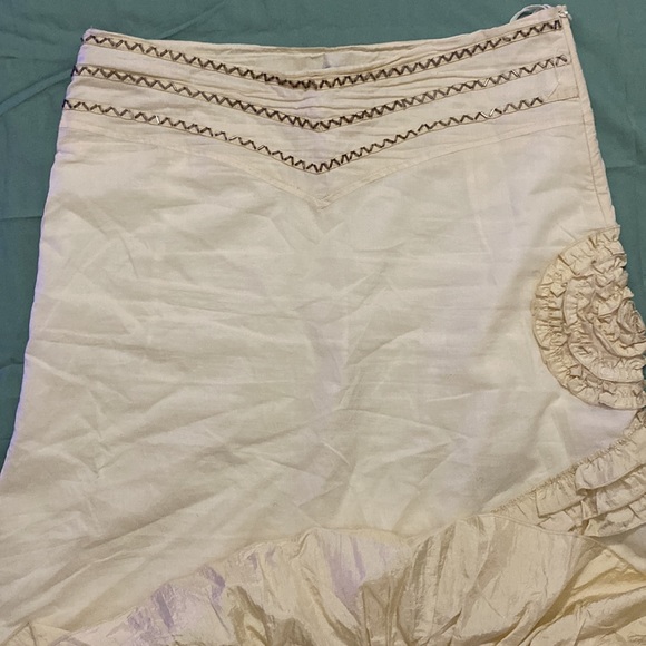Coco & Tashi NWOT Beautiful beaded Skirt with floral designed and side zipper - Picture 3 of 16